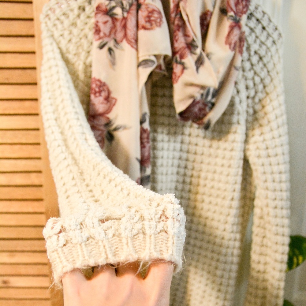 SUPER SOFT Plush Sweater, Size Medium, Fluffy crew